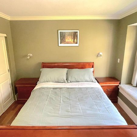 Elegant, Sunny Modern Home With Skylights - Kitsilano, Vancouver Esterno foto