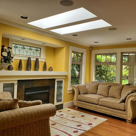 Elegant, Sunny Modern Home With Skylights - Kitsilano, Vancouver Esterno foto