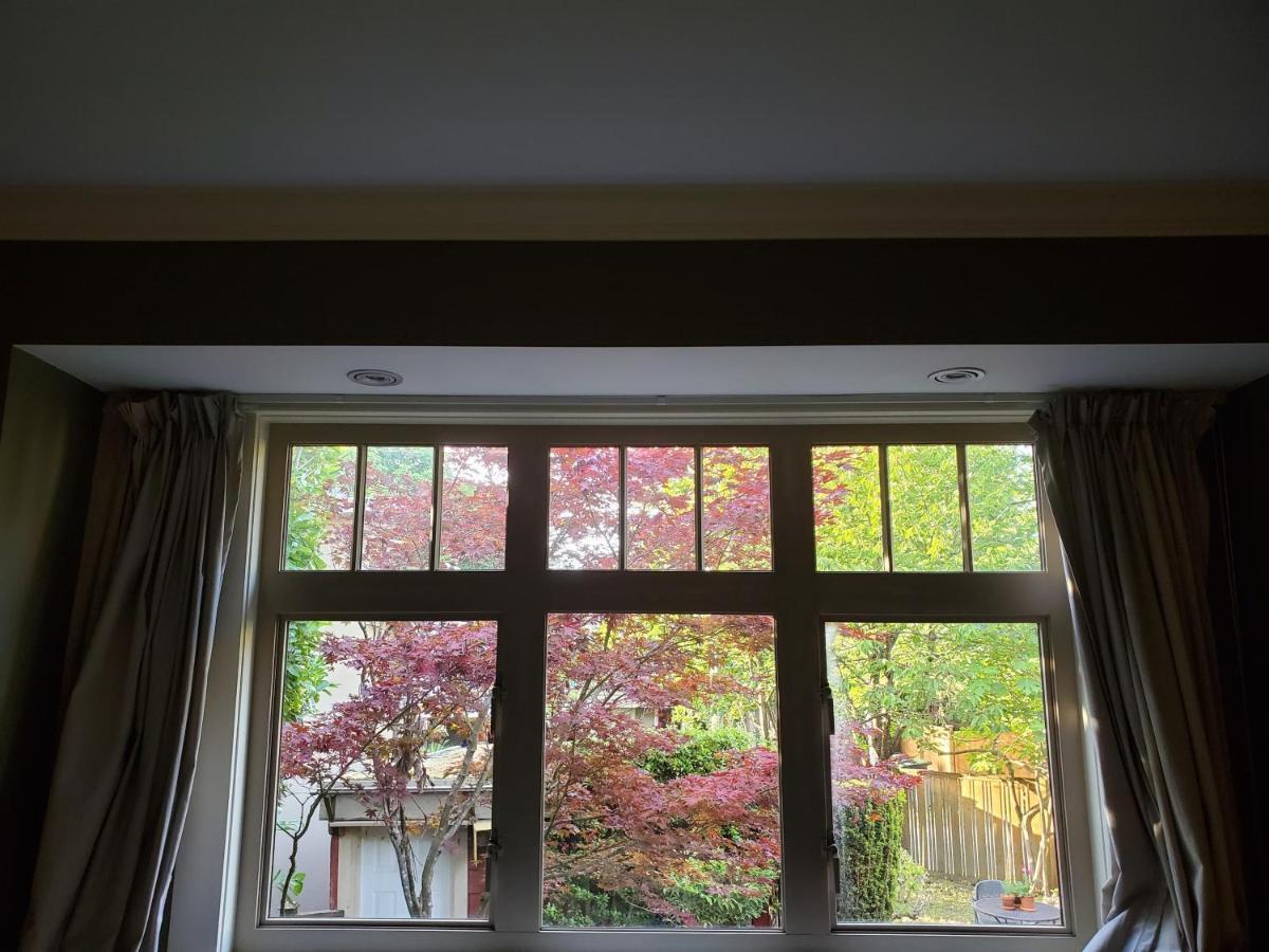 Elegant, Sunny Modern Home With Skylights - Kitsilano, Vancouver Esterno foto