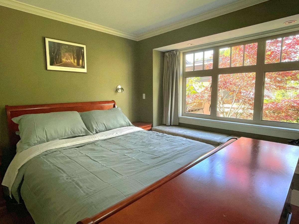 Elegant, Sunny Modern Home With Skylights - Kitsilano, Vancouver Esterno foto