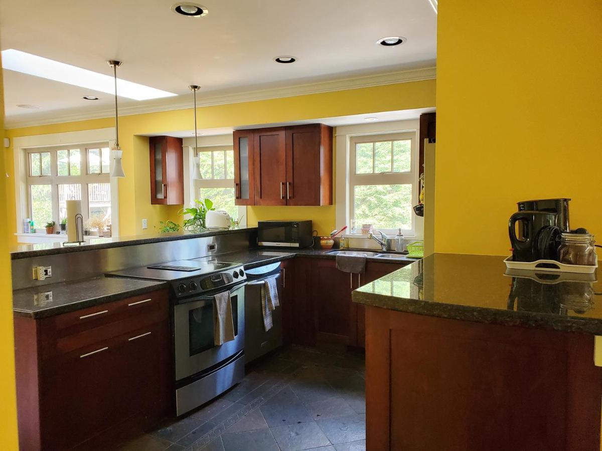 Elegant, Sunny Modern Home With Skylights - Kitsilano, Vancouver Esterno foto
