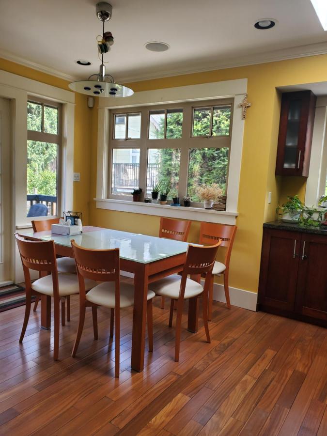 Elegant, Sunny Modern Home With Skylights - Kitsilano, Vancouver Esterno foto