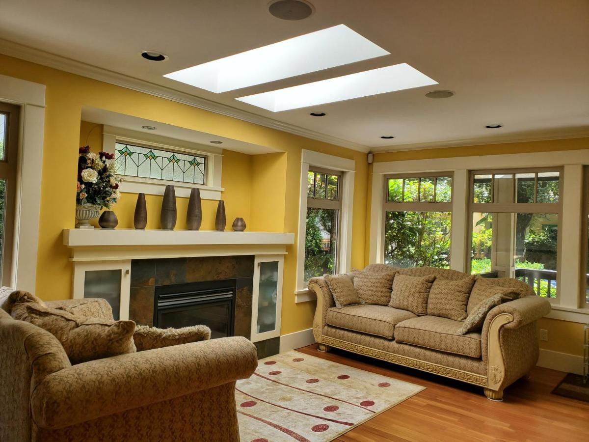 Elegant, Sunny Modern Home With Skylights - Kitsilano, Vancouver Esterno foto