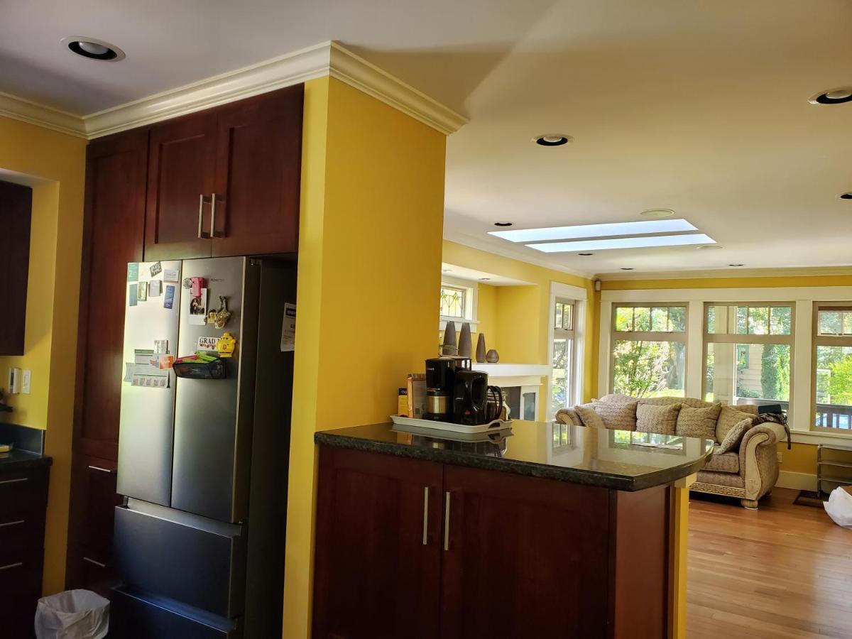 Elegant, Sunny Modern Home With Skylights - Kitsilano, Vancouver Esterno foto